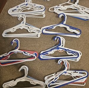 100 Kid Hangers